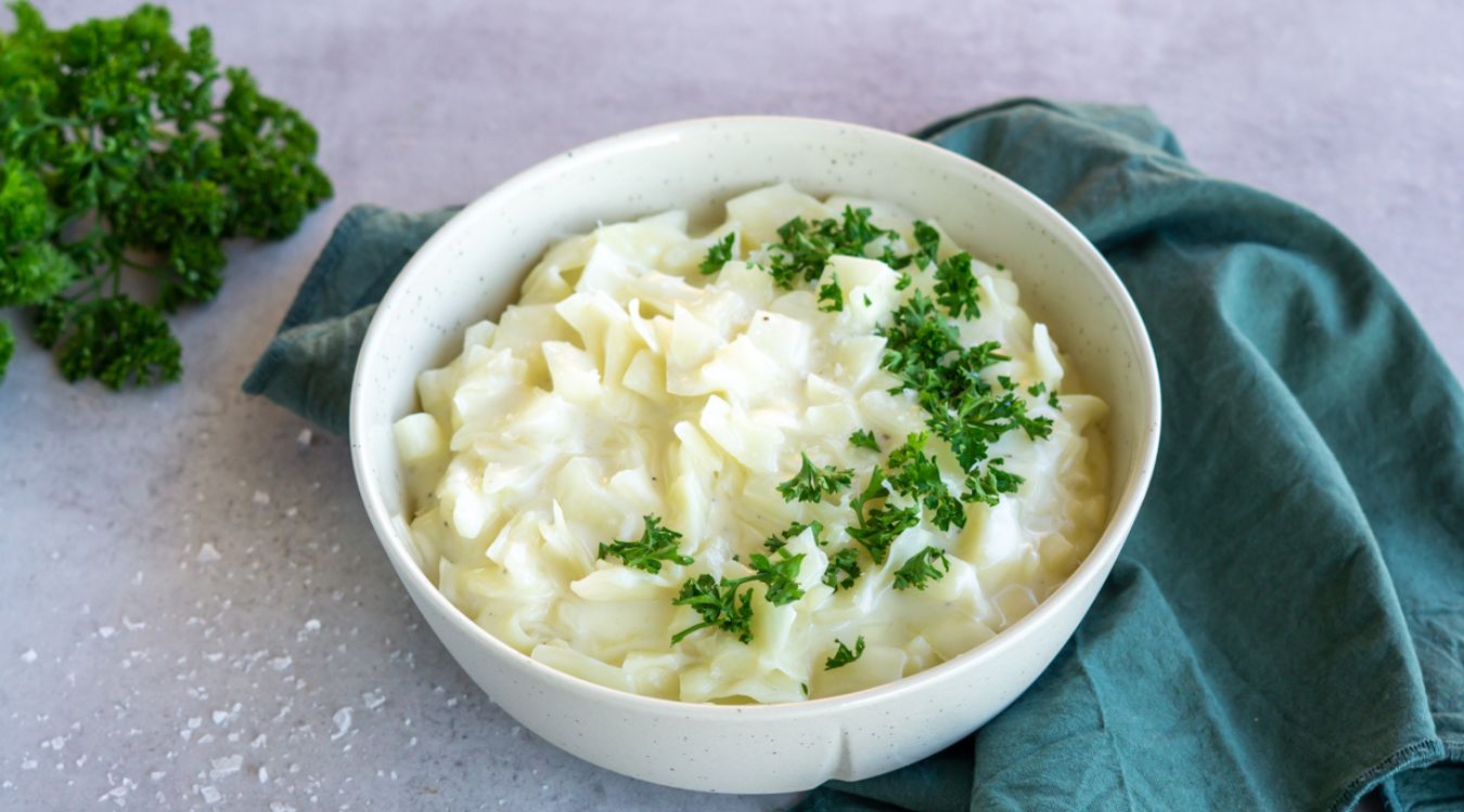 stuvet-hvidkaal-opskrift