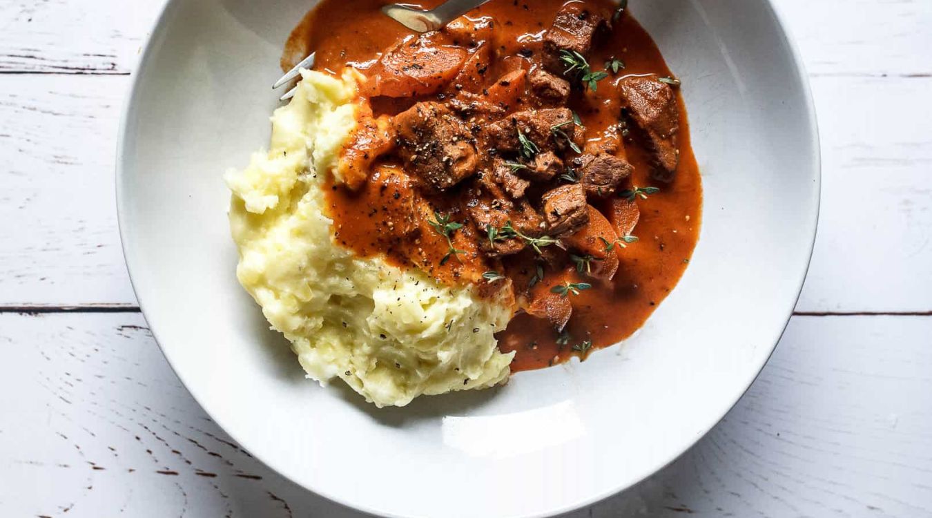 ungarsk-gullash-opskrift