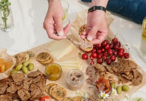 Sunde snacks til en hyggelig aften med online underholdning